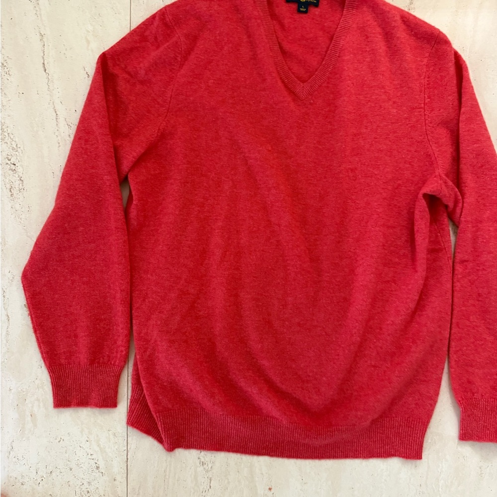 Two Men's V-Neck Cashmere Sweaters - Picture 5 of 6